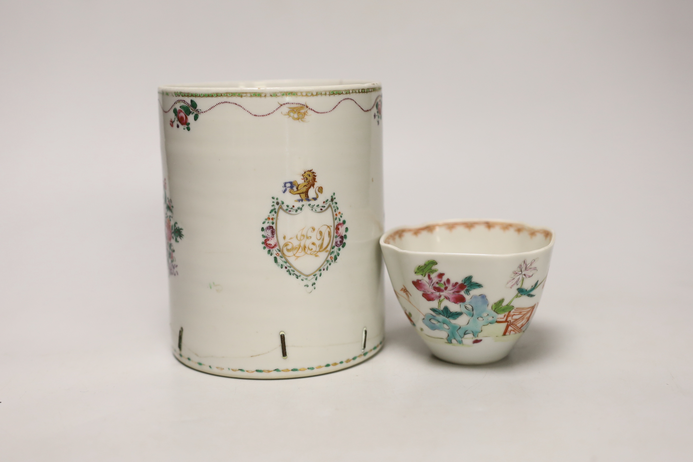 An 18th century Chinese export mug and a famille rose teabowl, tallest 13.5cm